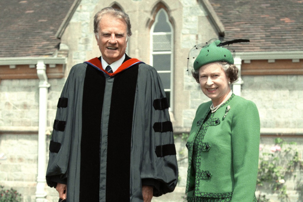 “A fé de uma mãe” Rainha Elizabeth II com Billy Graham 