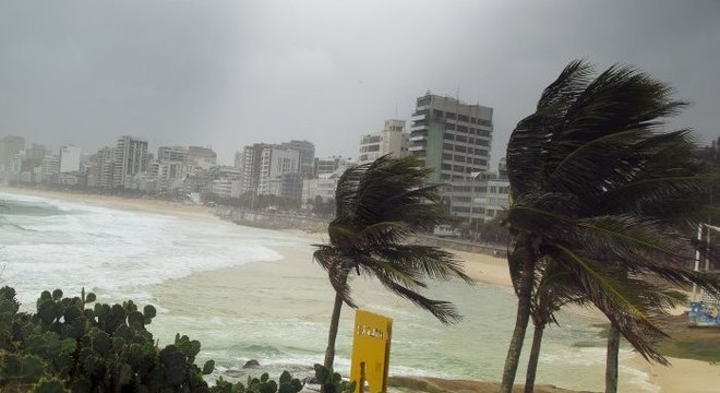 Ciclone Extratropical Desencadeia Alerta Vermelho no Sul do Brasil