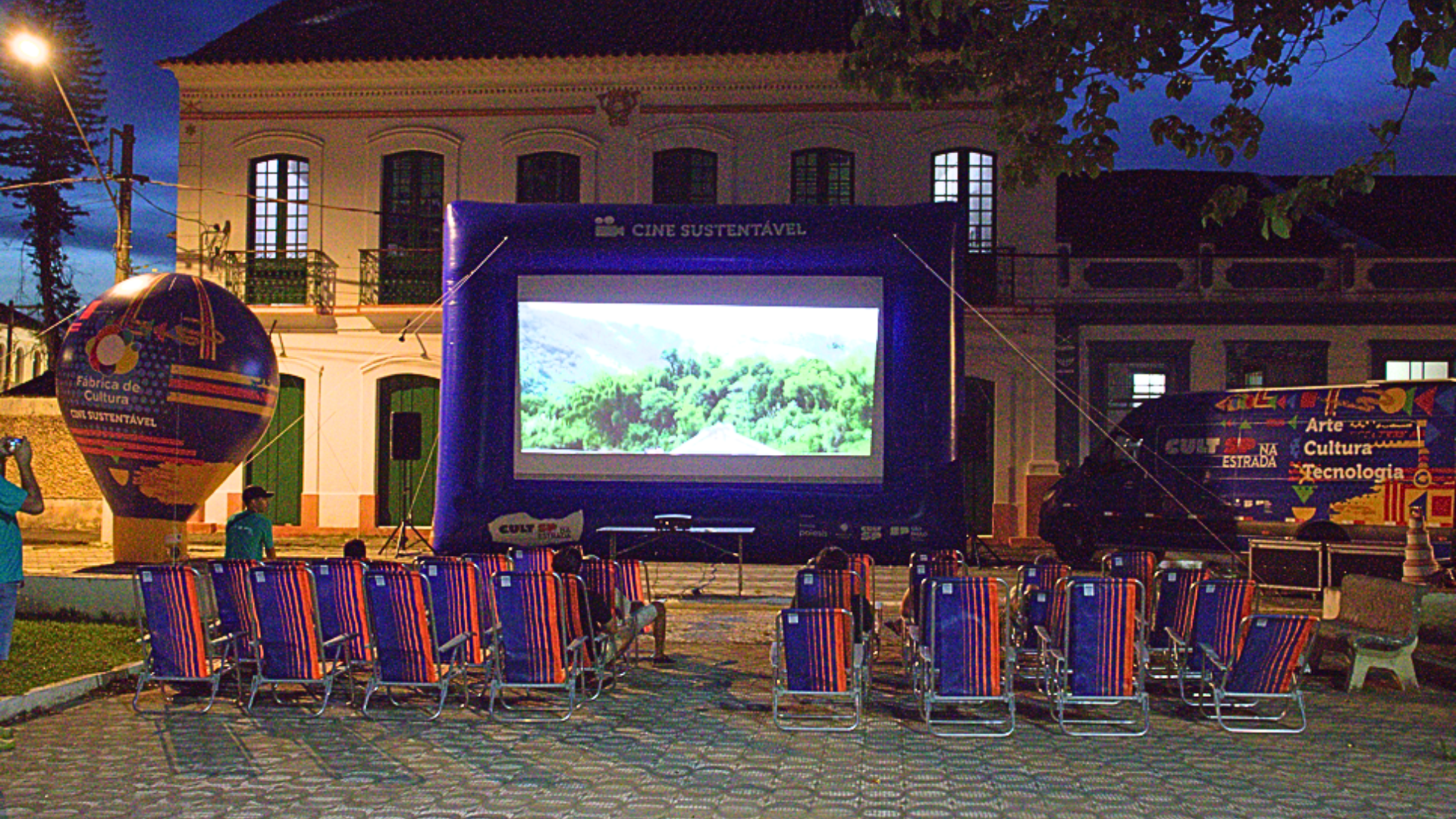 Cine Móvel Sustentável leva cinema gratuito ao ar livre para cidades do Vale do Ribeira em janeiro