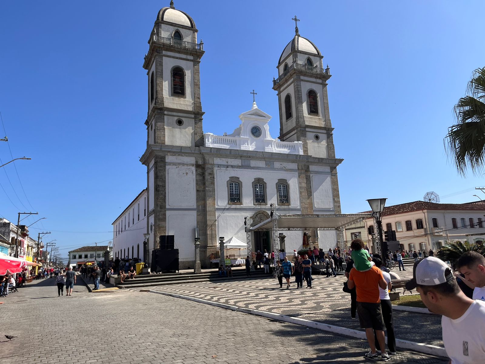 Festa do Senhor Bom Jesus de Iguape Atrai Milhares de Fiéis e Turistas 