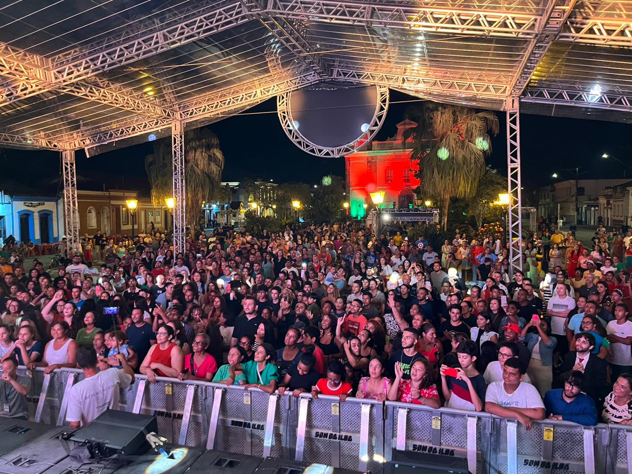 Festival Iguape Verão 2024: Sara Nadabe e Kemilly Santos Encantam o Público com Música Gospel