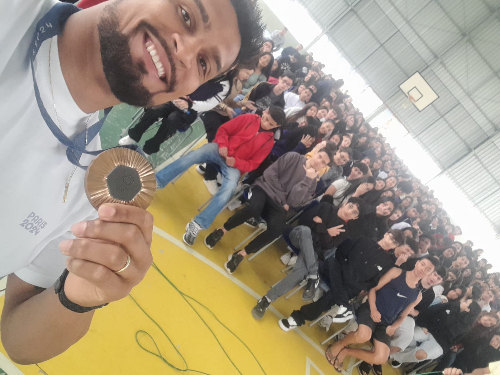 Medalhista Olímpico Iguapense Leonardo Gonçalves Visita Escolas  em Iguape