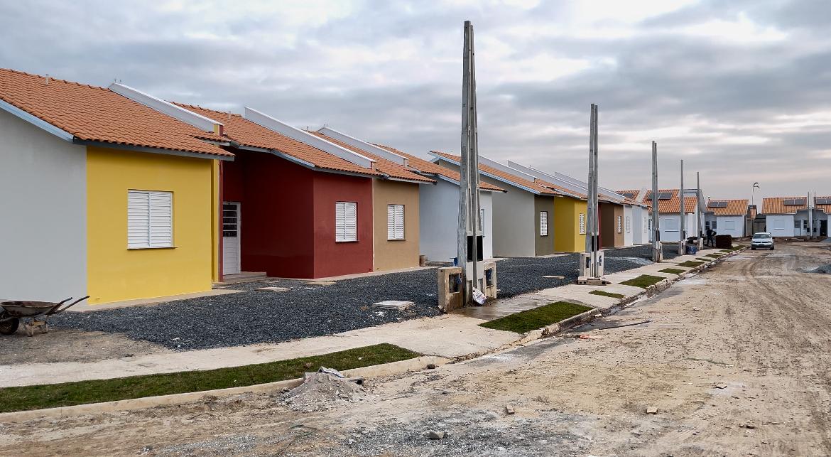 O processo de habilitação  para os sorteados das casas populares do Conjunto Habitacional Nova Iguape