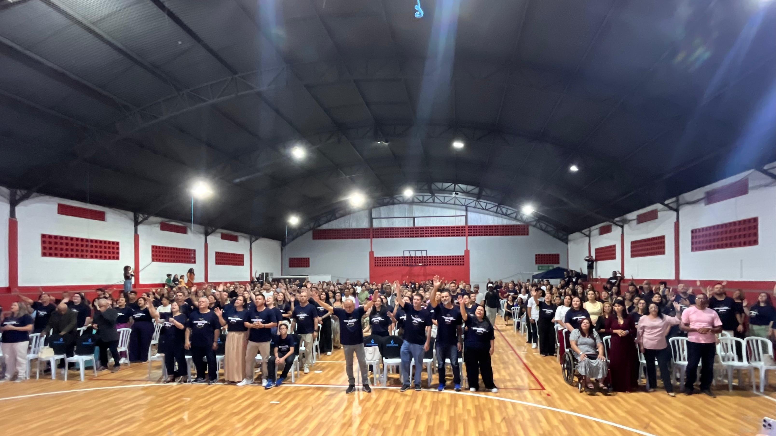 RESTAURANDO VIDAS 2025 MOBILIZA MULTIDÃO EM IGUAPE E CONSOLIDA TRADIÇÃO EVANGELÍSTICA NO MUNICÍPIO